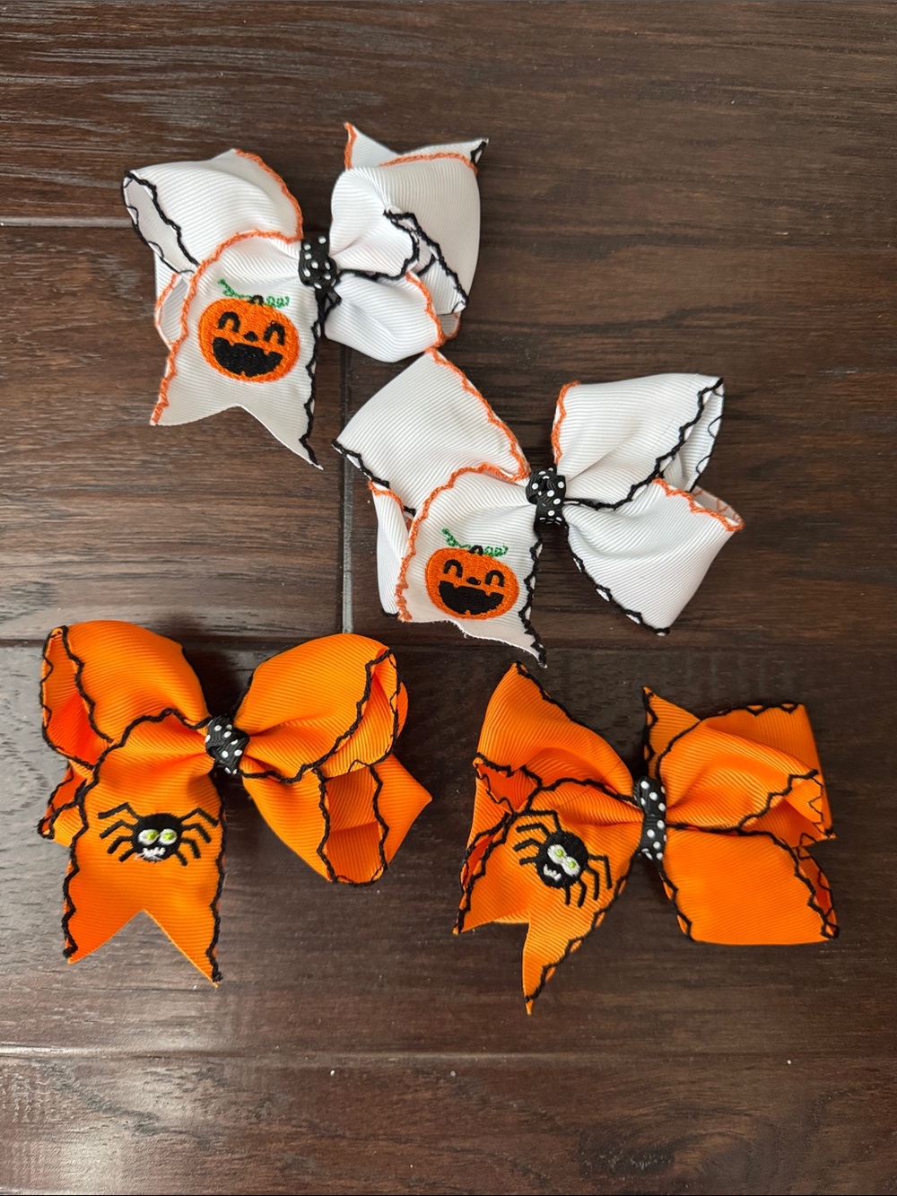 NWOT Halloween Bow Hair Clips for Kids Pumpkins and Spiders - Orange and White
